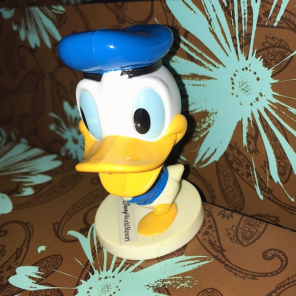 DONALD DUCK BOBBLEHEAD COLLECTIBLE - Picture 4 of 5